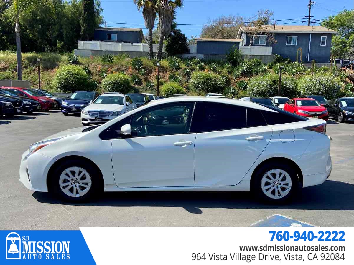 2018 Toyota Prius One photo 4