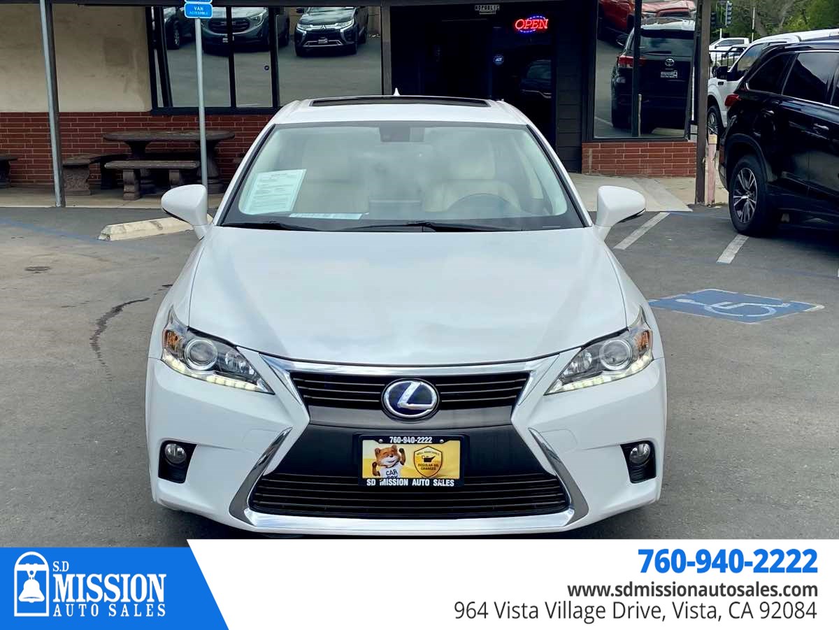 2017 Lexus CT 200h photo 3