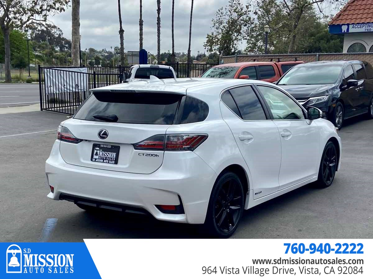 2017 Lexus CT 200h photo 8
