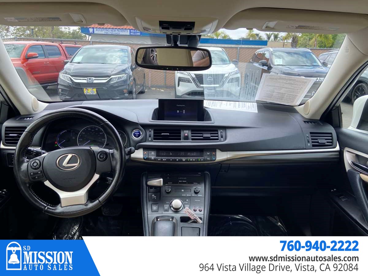 2017 Lexus CT 200h photo 14