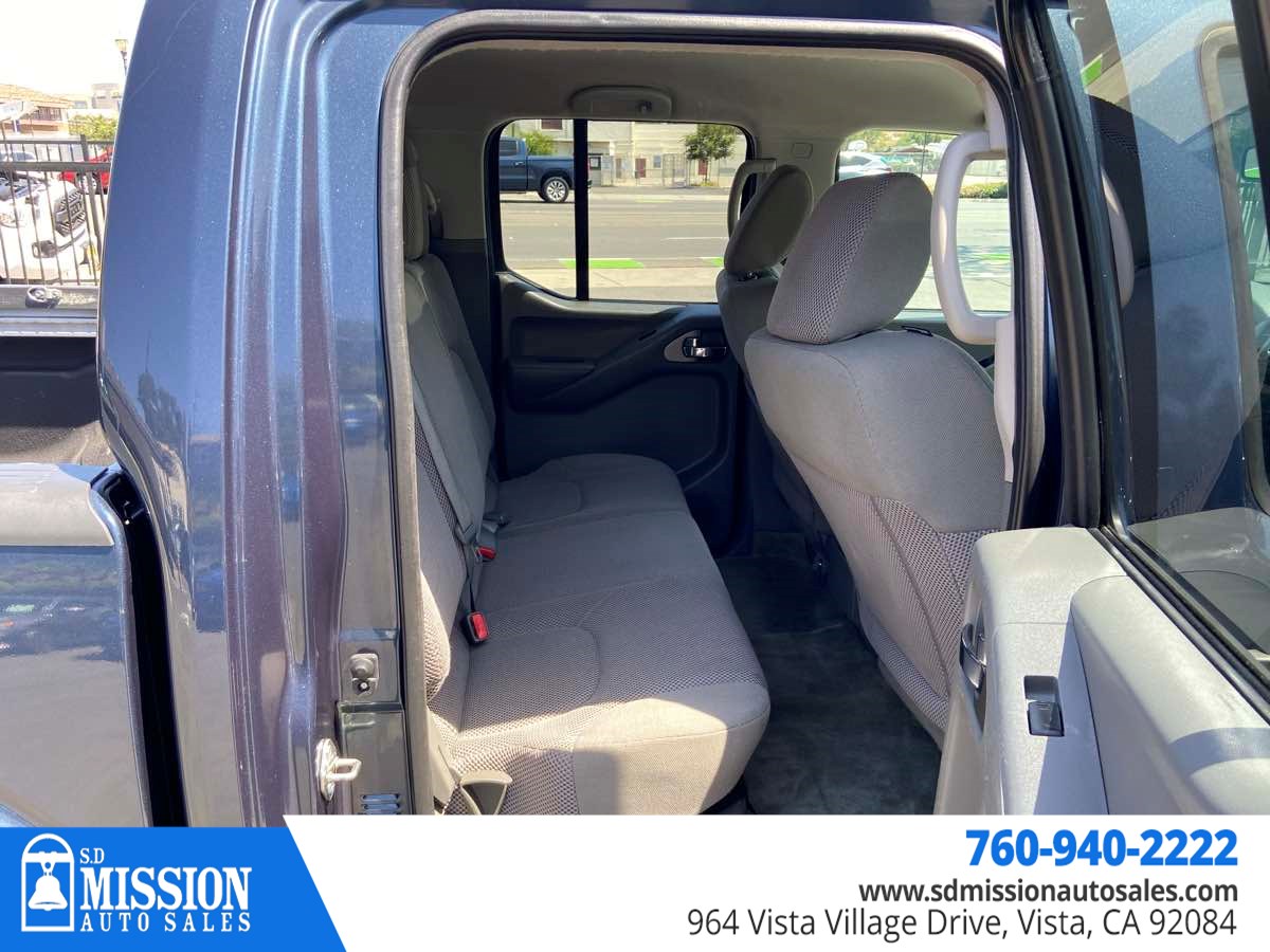 2017 Nissan Frontier SV photo 14