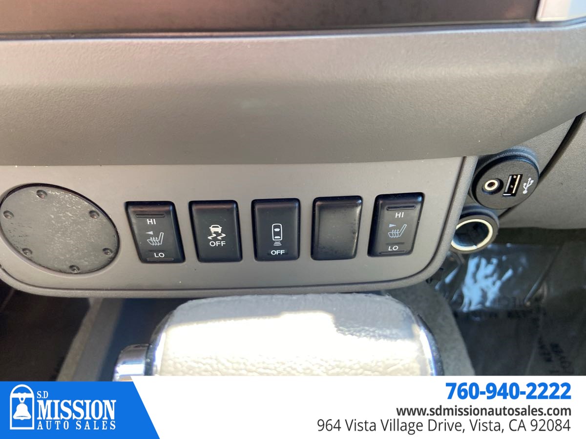 2017 Nissan Frontier SV photo 2