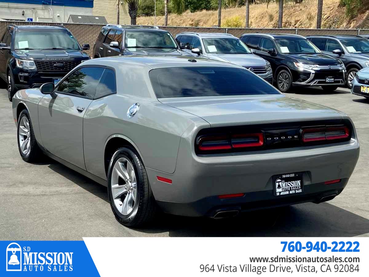 2017 Dodge Challenger SXT photo 6