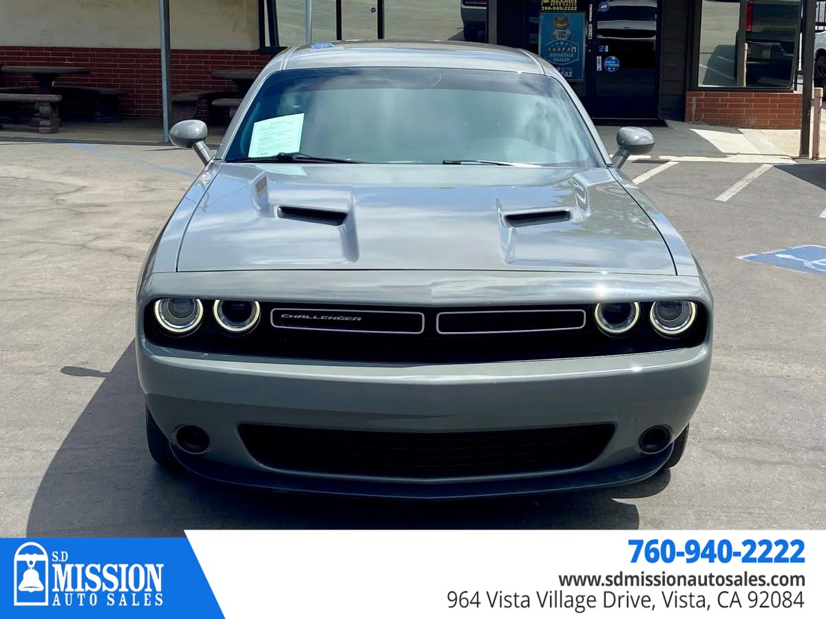 2017 Dodge Challenger SXT photo 3