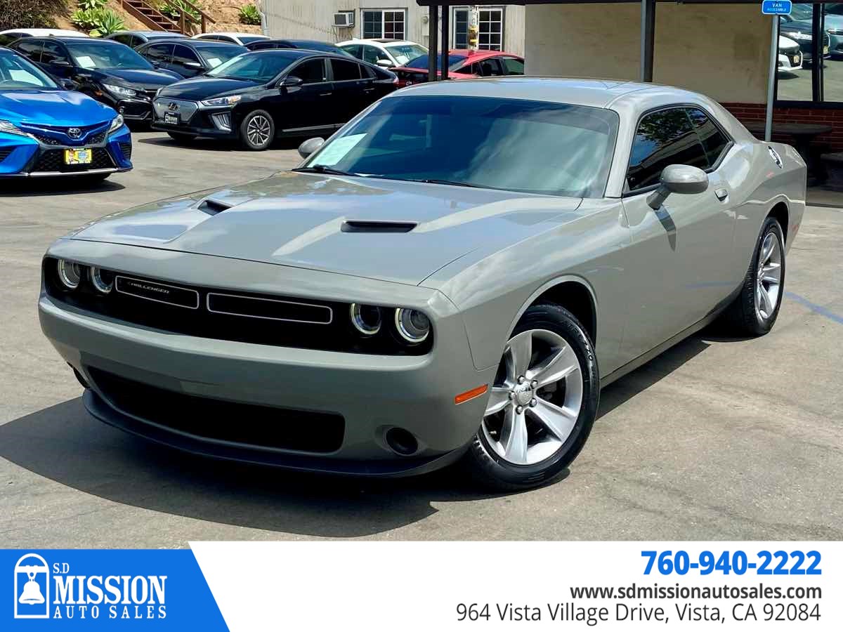 2017 Dodge Challenger SXT photo 4