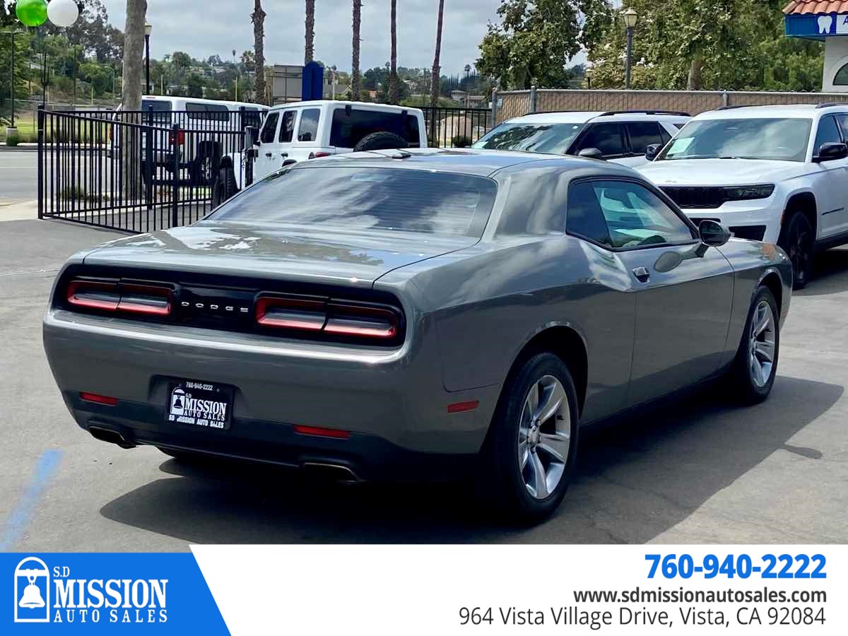 2017 Dodge Challenger SXT photo 8
