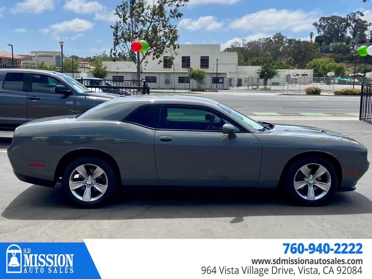 2017 Dodge Challenger SXT photo 9