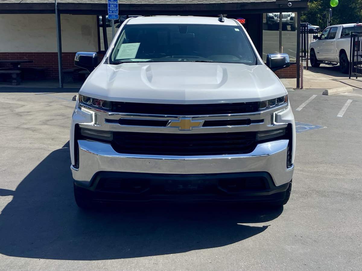 2021 Chevrolet Silverado 1500 LT photo 3