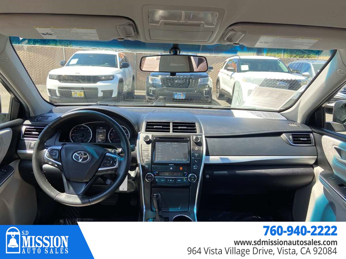2017 Toyota Camry XSE photo 12