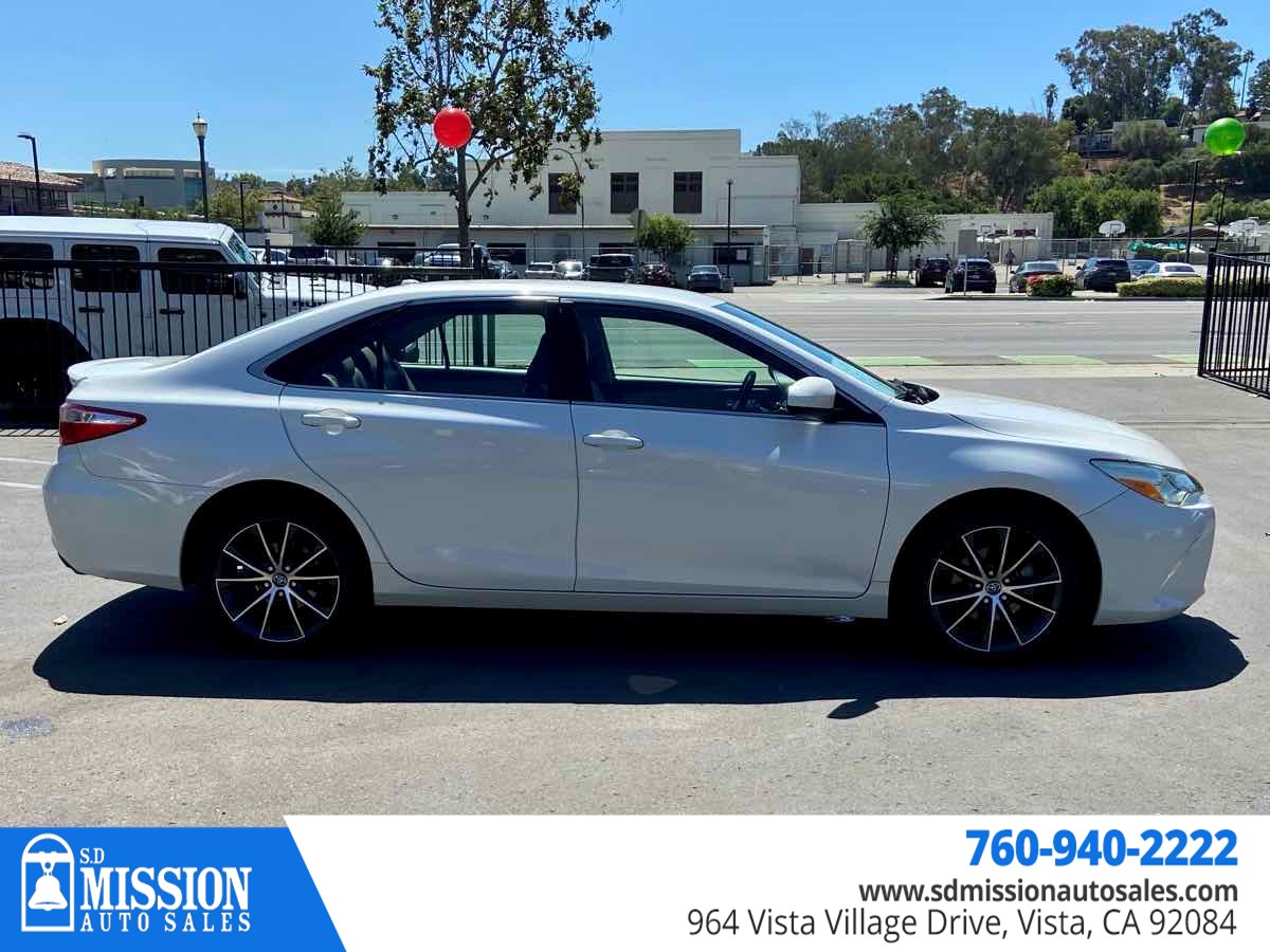 2017 Toyota Camry XSE photo 9