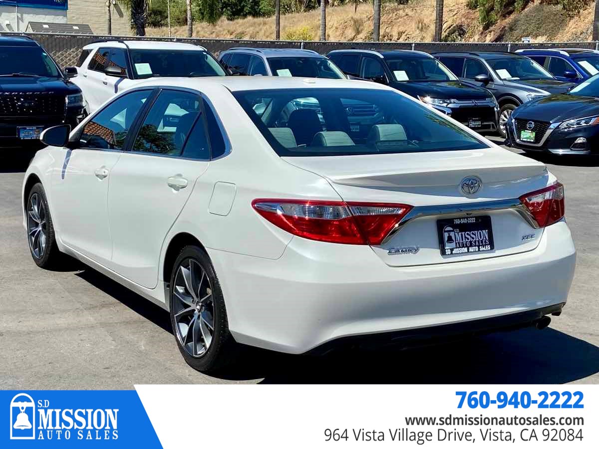 2017 Toyota Camry XSE photo 6