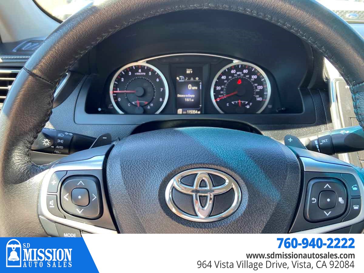 2017 Toyota Camry XSE photo 16