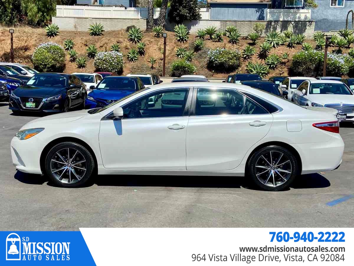 2017 Toyota Camry XSE photo 5