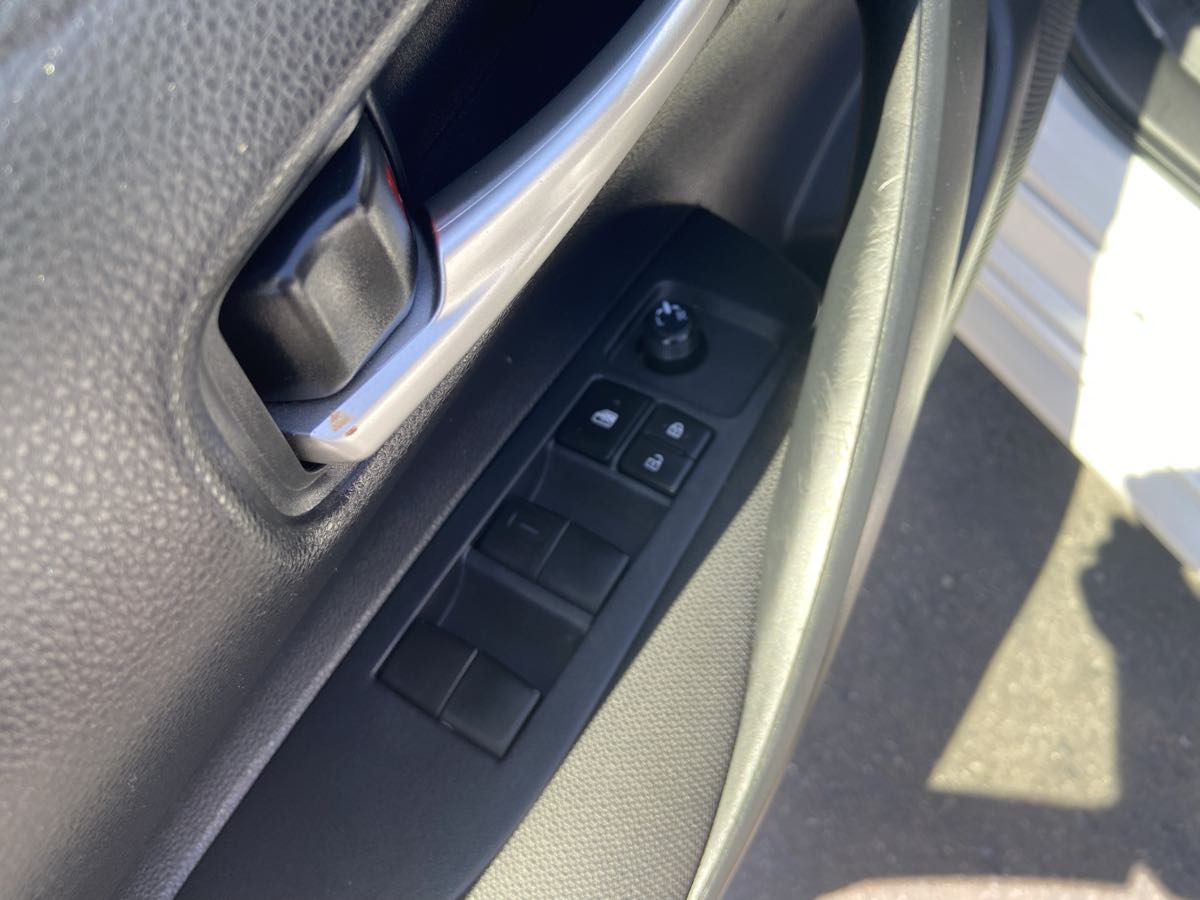 2020 Toyota Corolla Hybrid LE photo 11