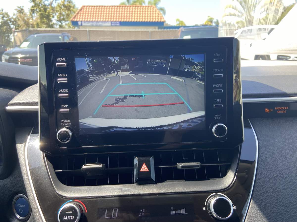 2020 Toyota Corolla Hybrid LE photo 2