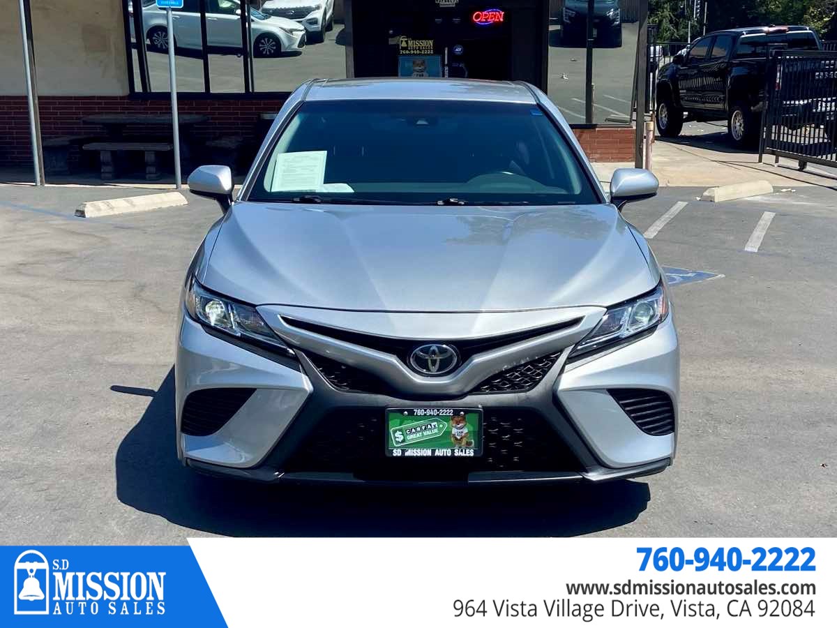 2018 Toyota Camry SE photo 3