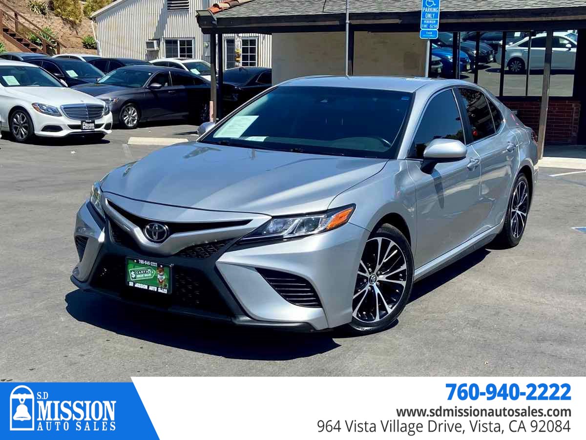 2018 Toyota Camry SE photo 4