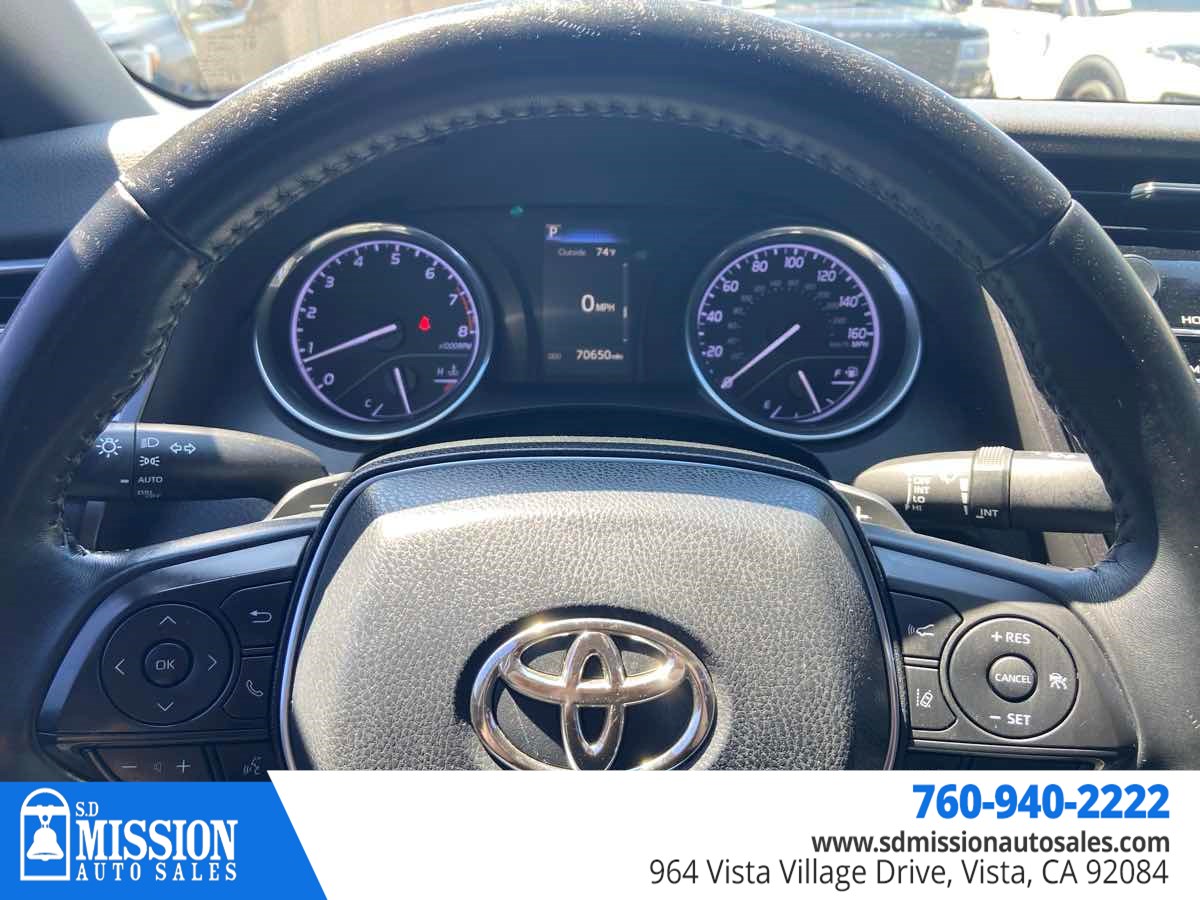 2018 Toyota Camry SE photo 18