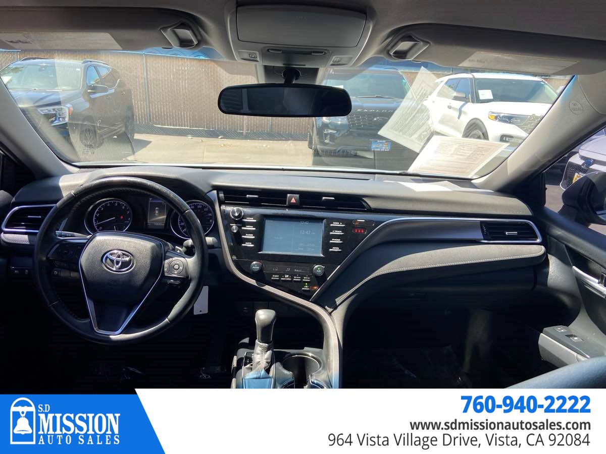 2018 Toyota Camry SE photo 14