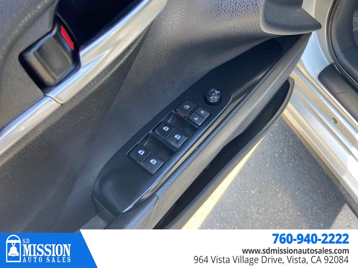 2018 Toyota Camry SE photo 12