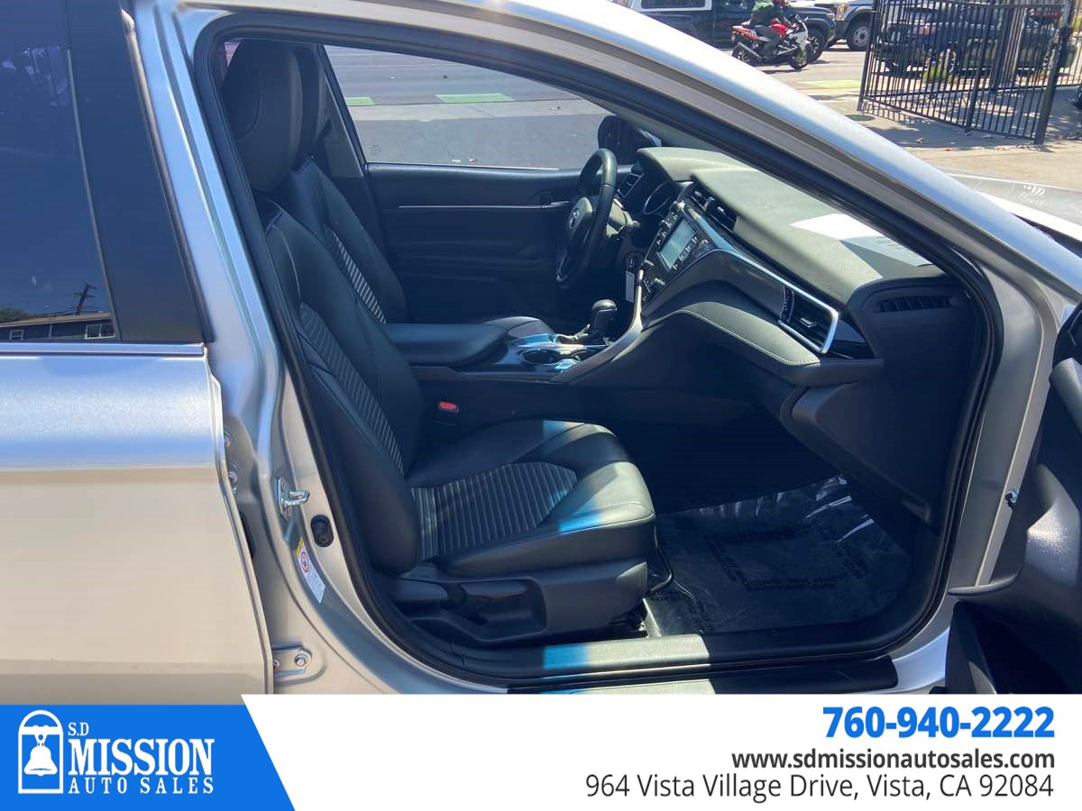 2018 Toyota Camry SE photo 15
