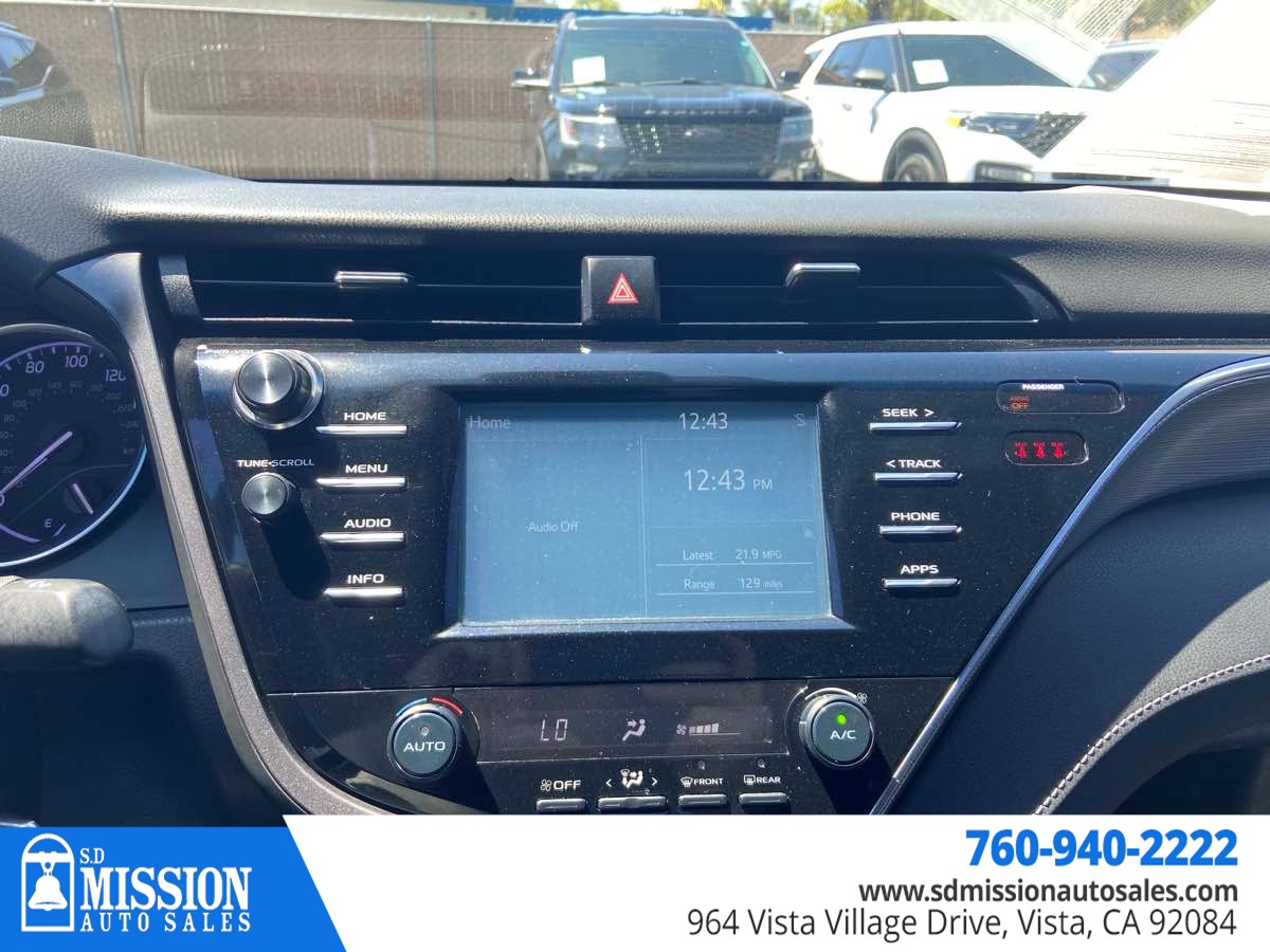 2018 Toyota Camry SE photo 19