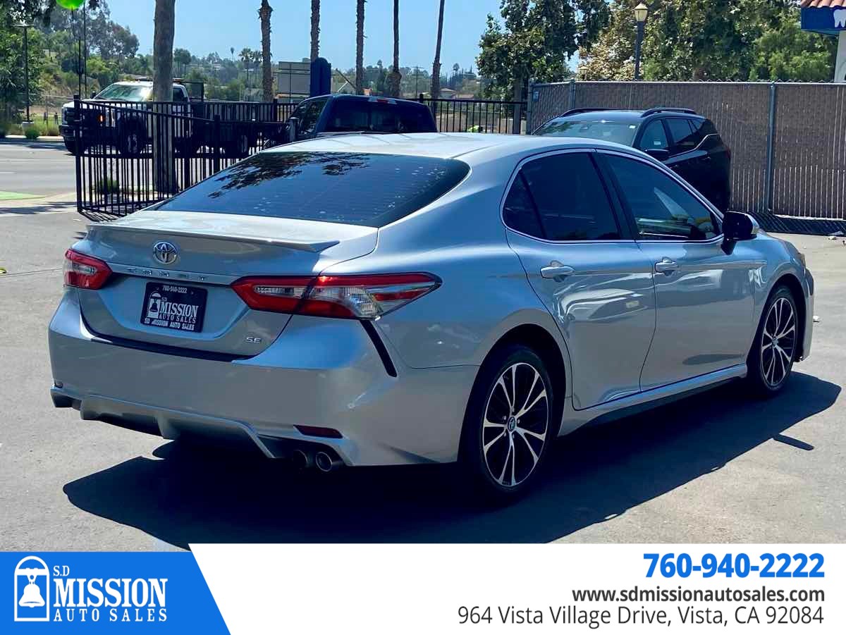2018 Toyota Camry SE photo 8