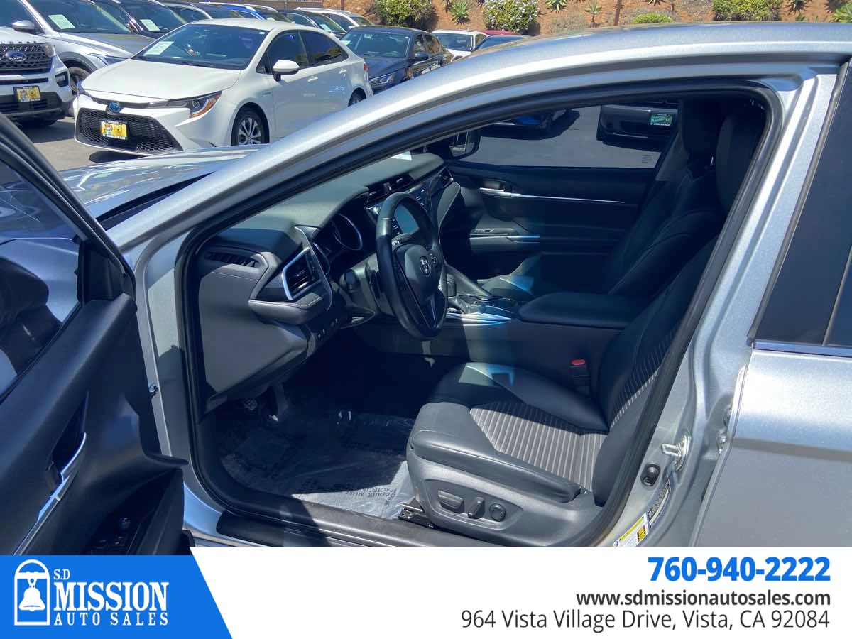 2018 Toyota Camry SE photo 11
