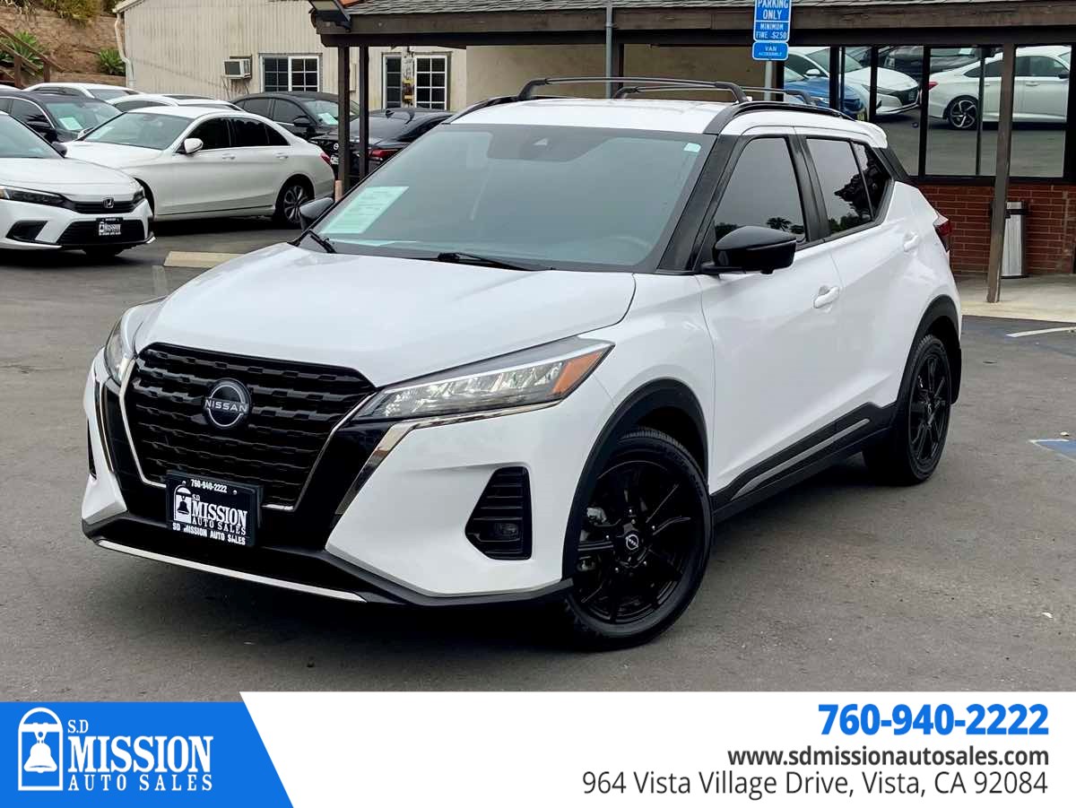 2022 Nissan Kicks SR photo 3