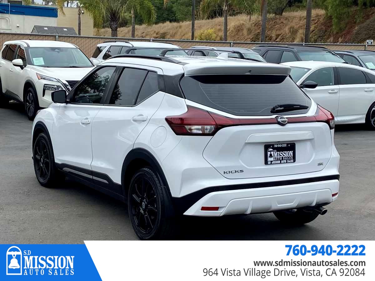 2022 Nissan Kicks SR photo 5