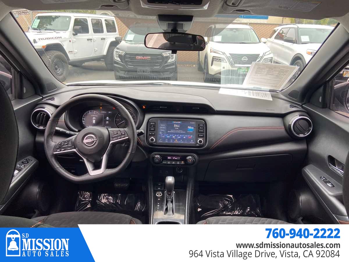 2022 Nissan Kicks SR photo 12