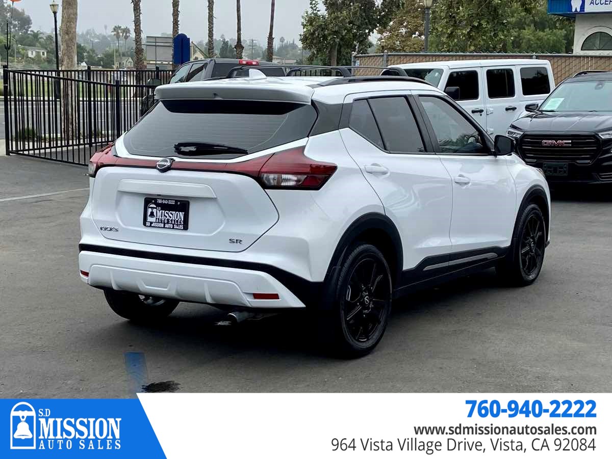 2022 Nissan Kicks SR photo 7