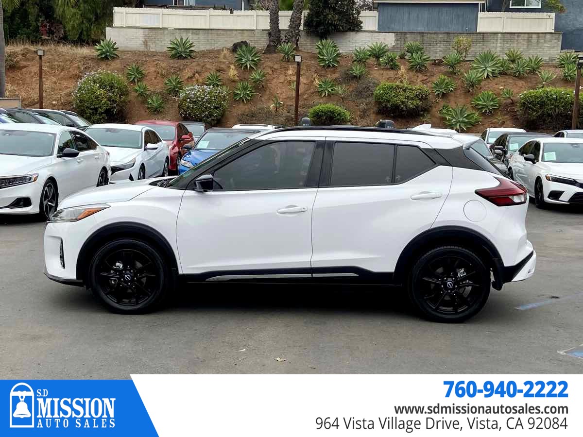 2022 Nissan Kicks SR photo 4