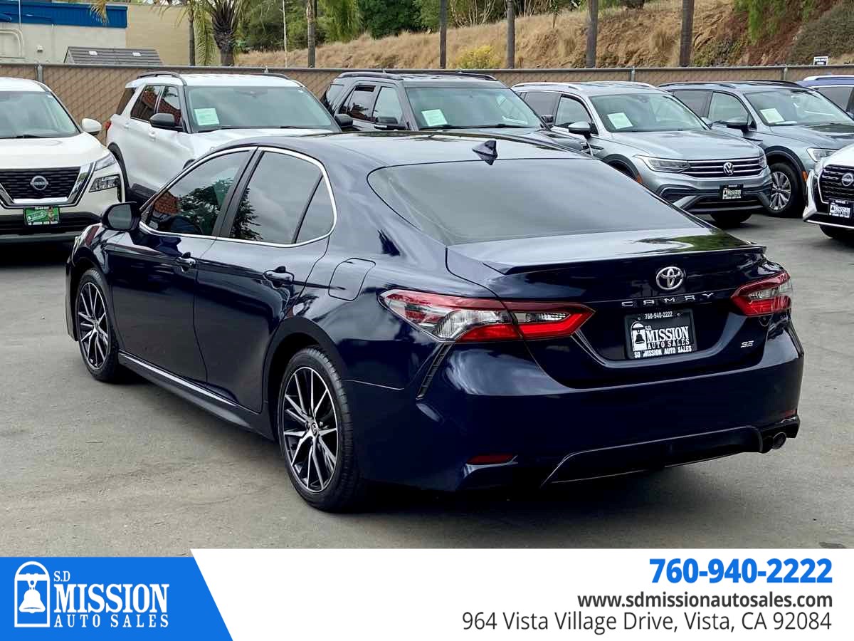 2021 Toyota Camry SE photo 3