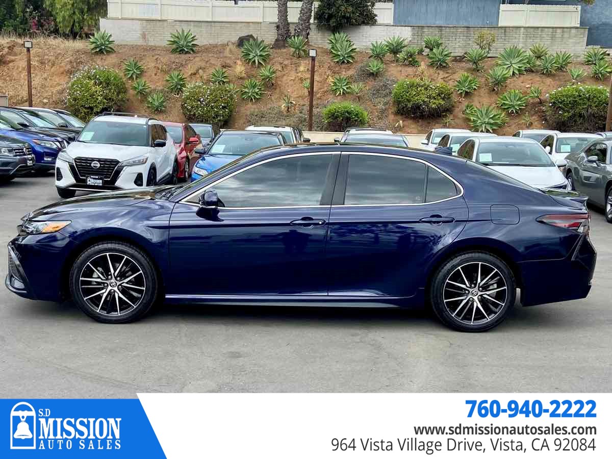 2021 Toyota Camry SE photo 2