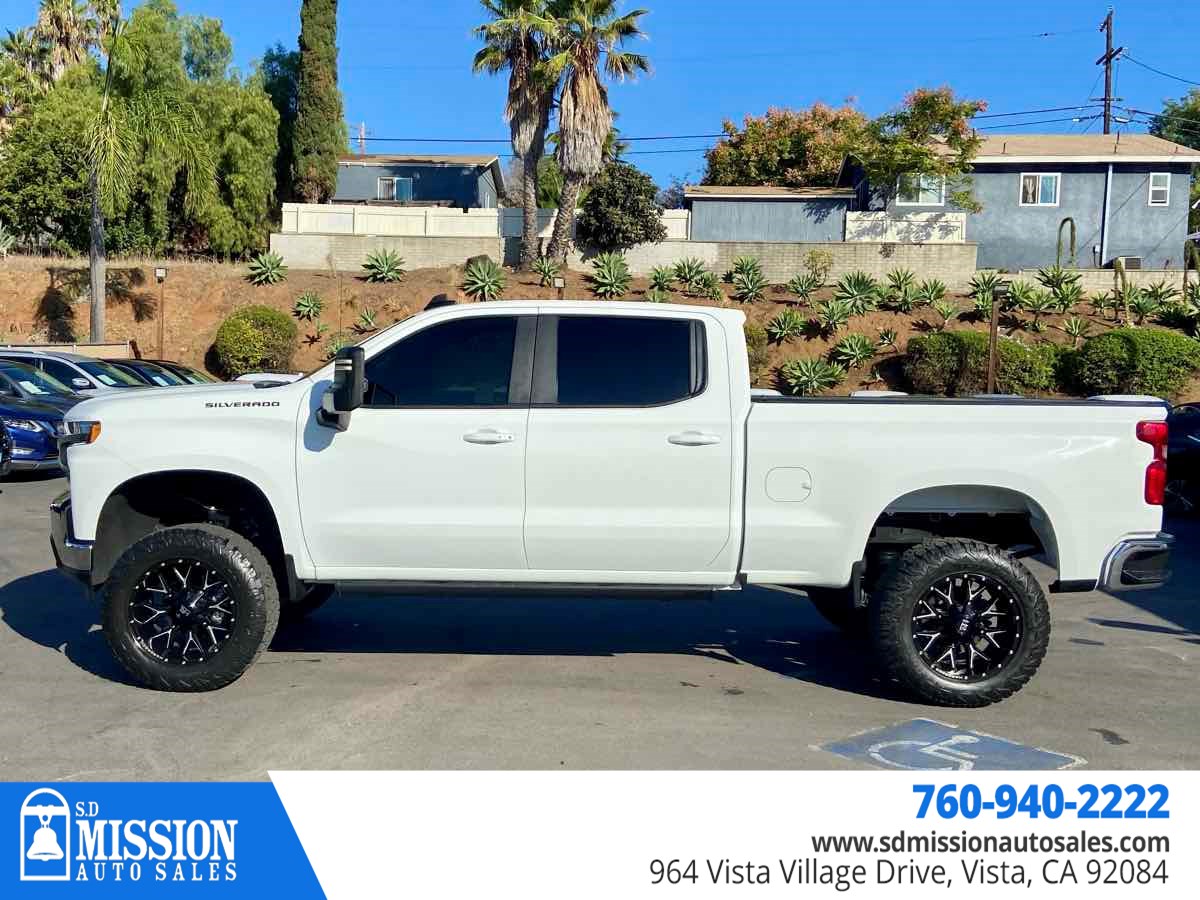2022 Chevrolet Silverado 1500 LT photo 2