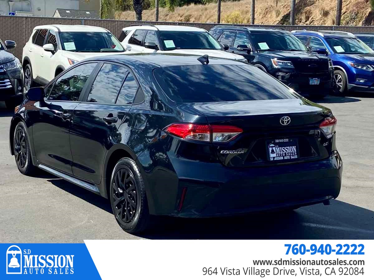 2022 Toyota Corolla LE photo 2