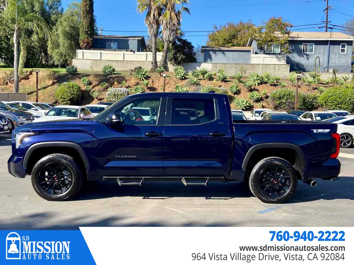 2023 Toyota Tundra SR5 CrewMax photo 4