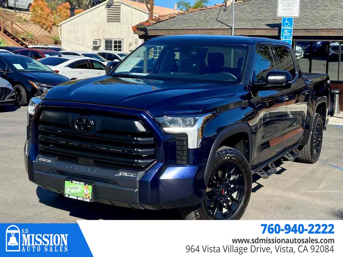 2023 Toyota Tundra SR5 CrewMax photo 3