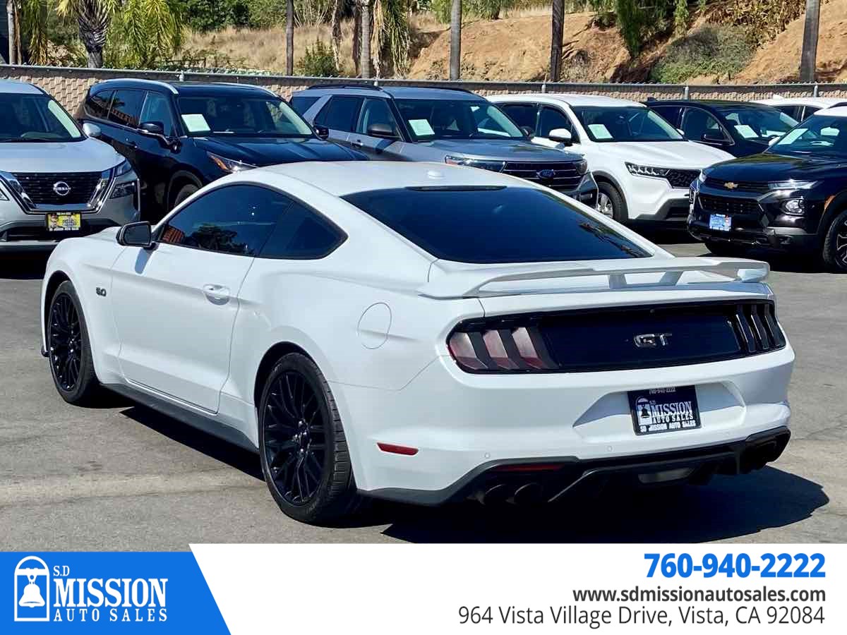 Ford Mustang photo 5