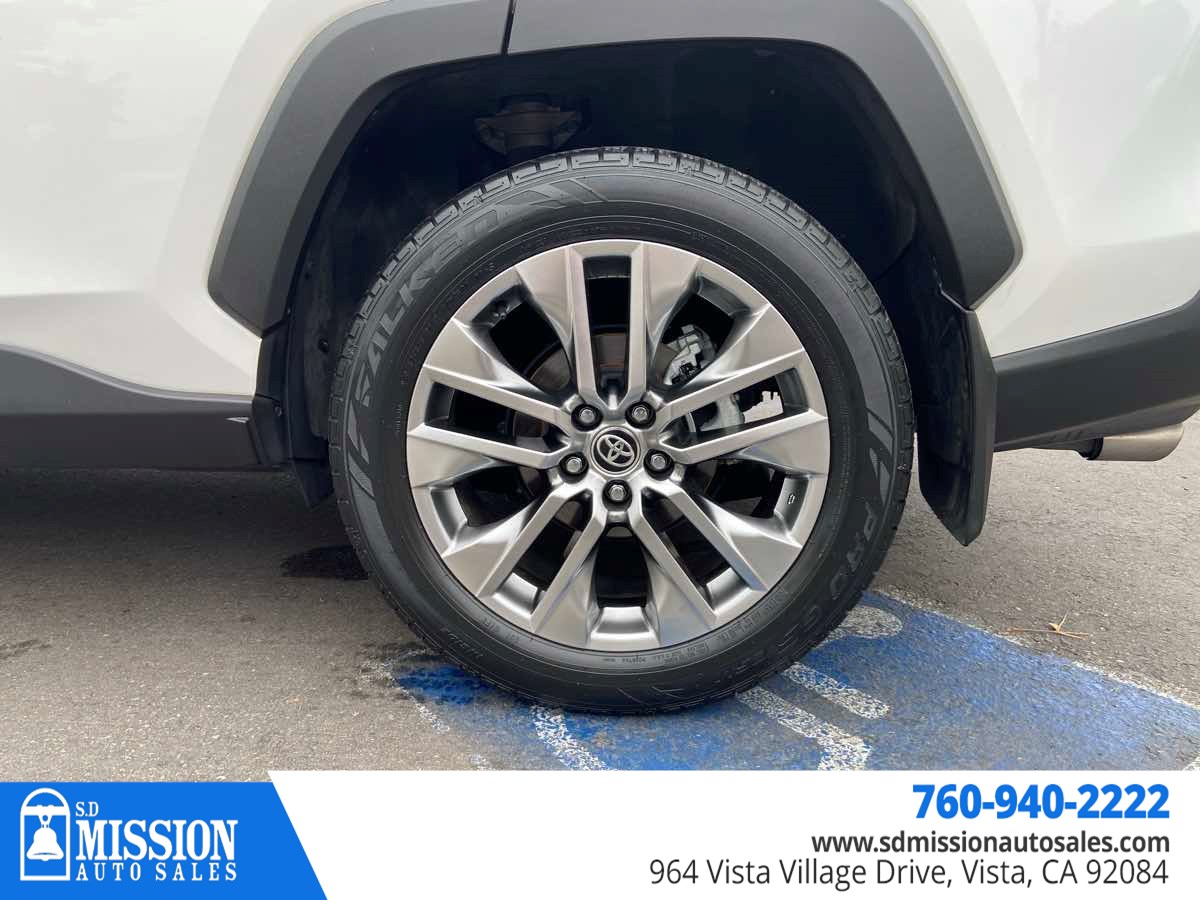 Toyota RAV4 photo 9