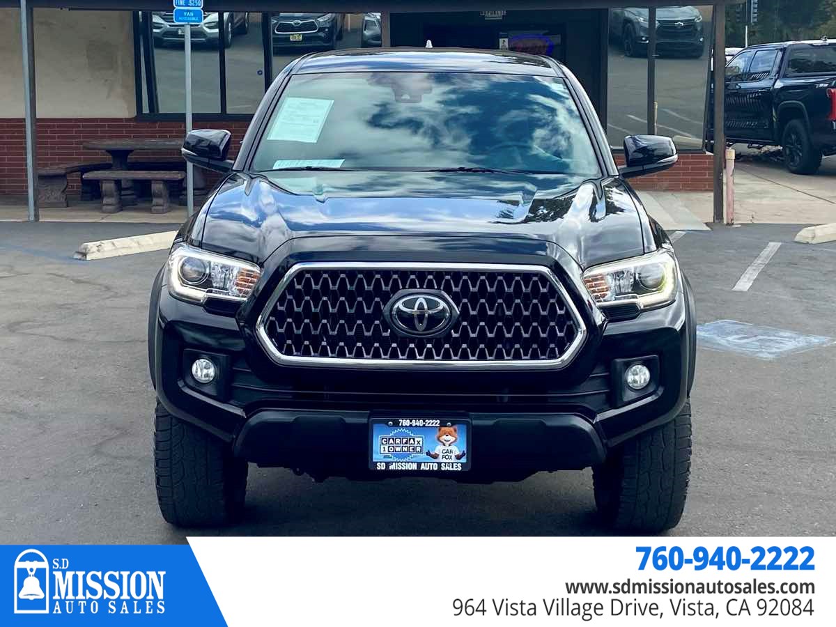 Toyota Tacoma photo 2
