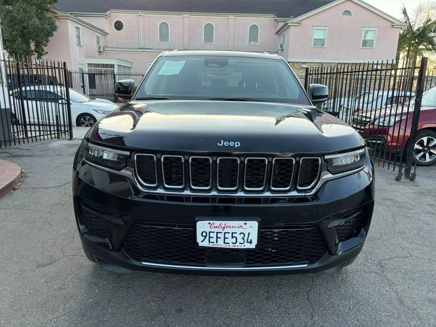 2023 Jeep Grand Cherokee Laredo - Photo 2