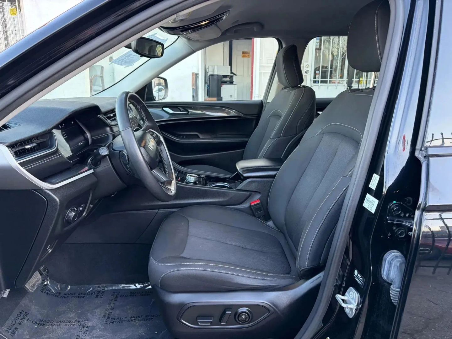 2023 Jeep Grand Cherokee Laredo - Photo 7