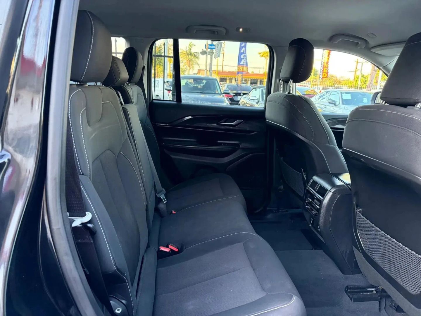 2023 Jeep Grand Cherokee Laredo - Photo 10