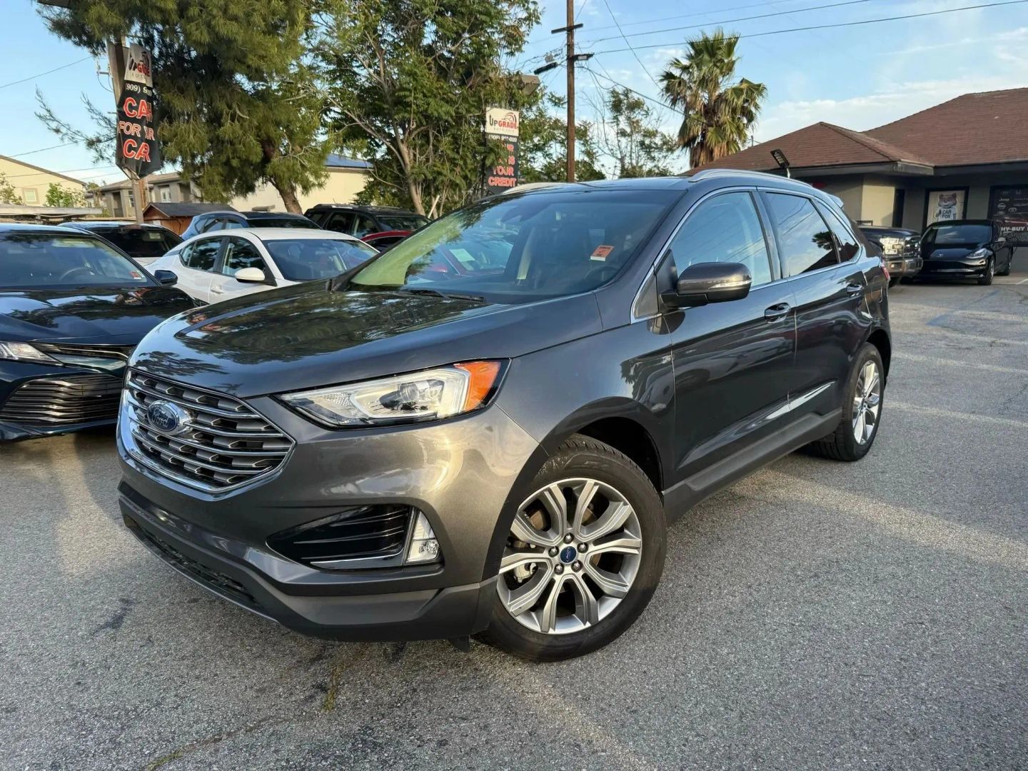 2019 Ford Edge Titanium's photo