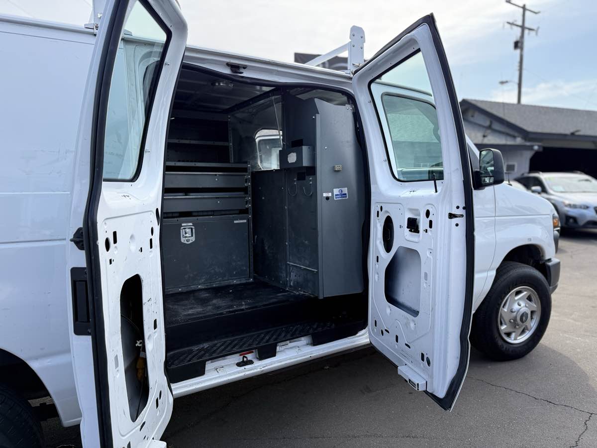 2010 Ford E-Series Econoline Van Commercial - Photo 12