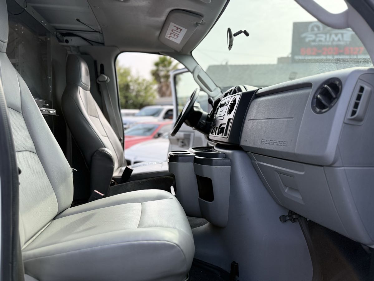 2010 Ford E-Series Econoline Van Commercial - Photo 13