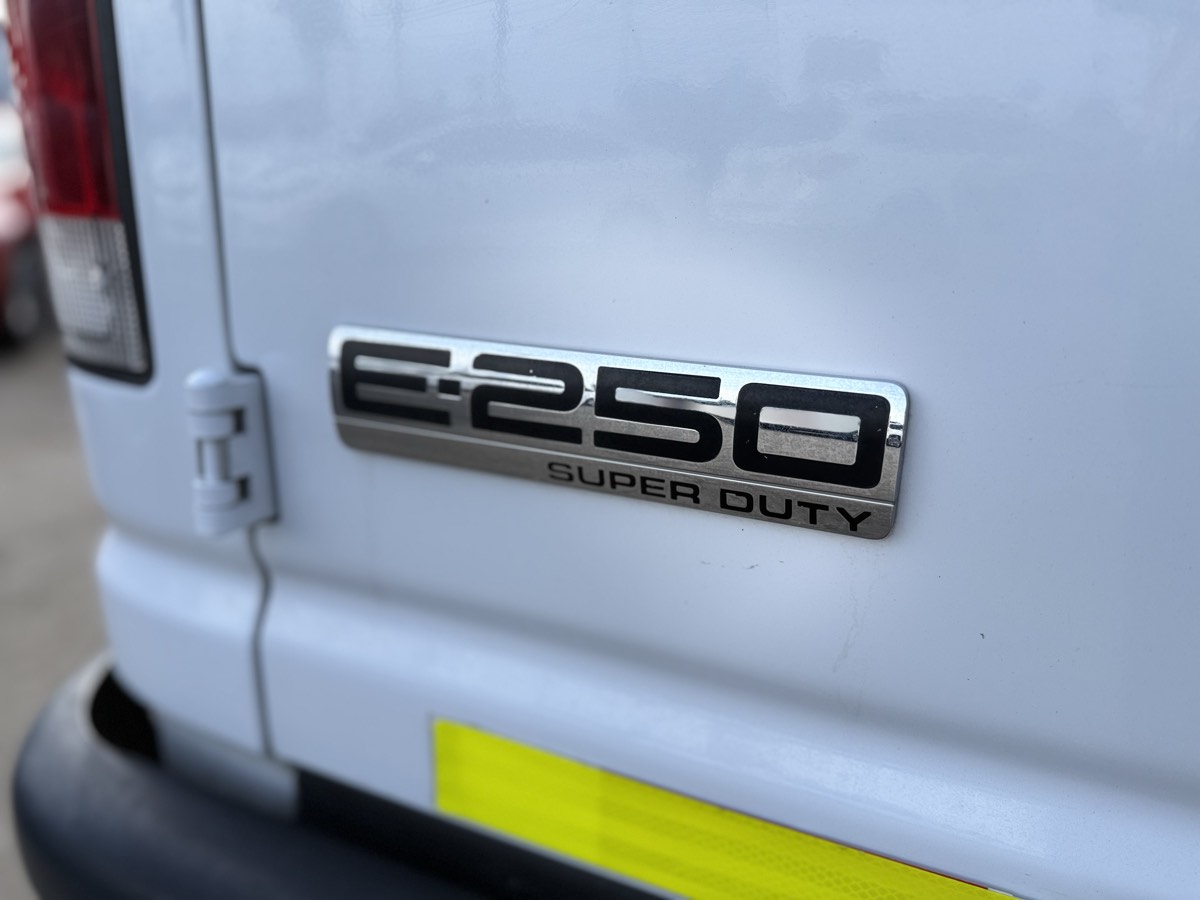 2010 Ford E-Series Econoline Van Commercial - Photo 15