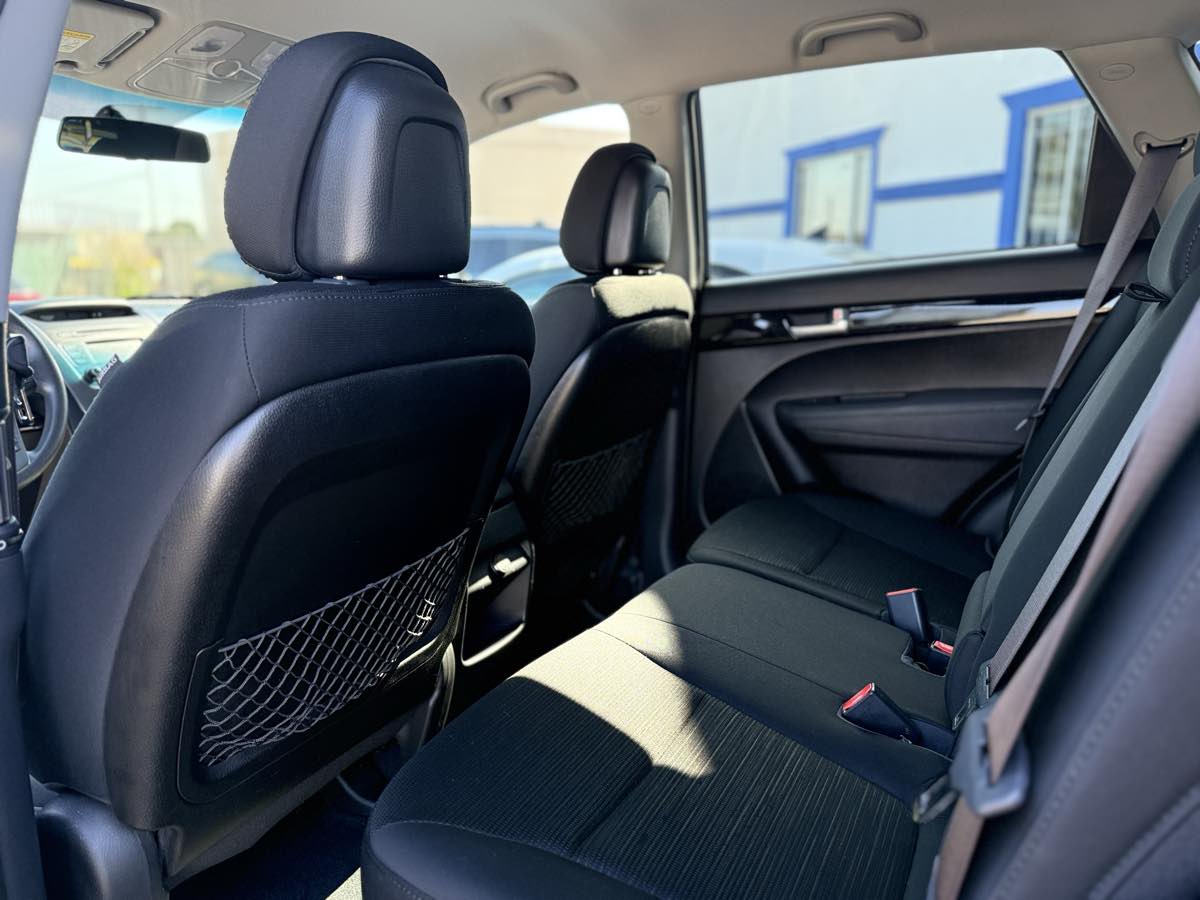 2015 Kia Sorento LX - Photo 11